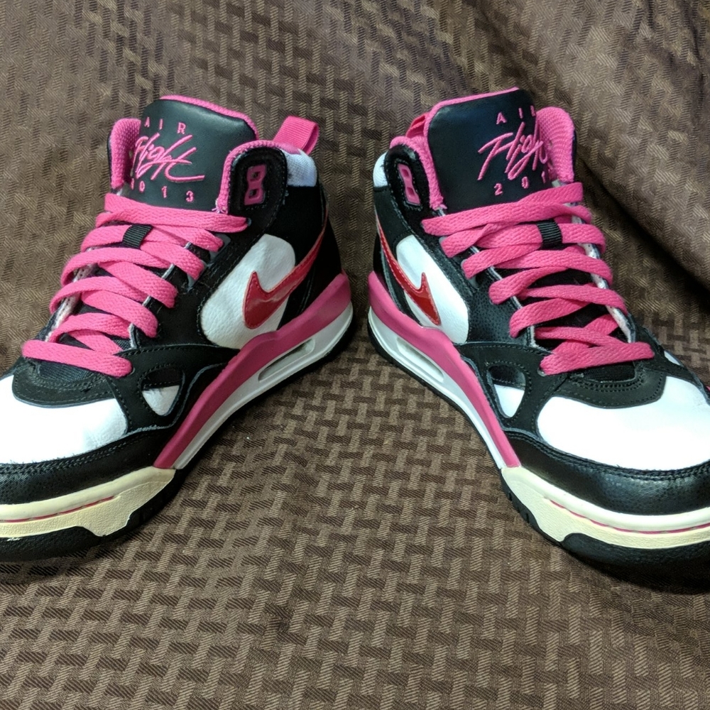 Nike - Picture 12 of 15